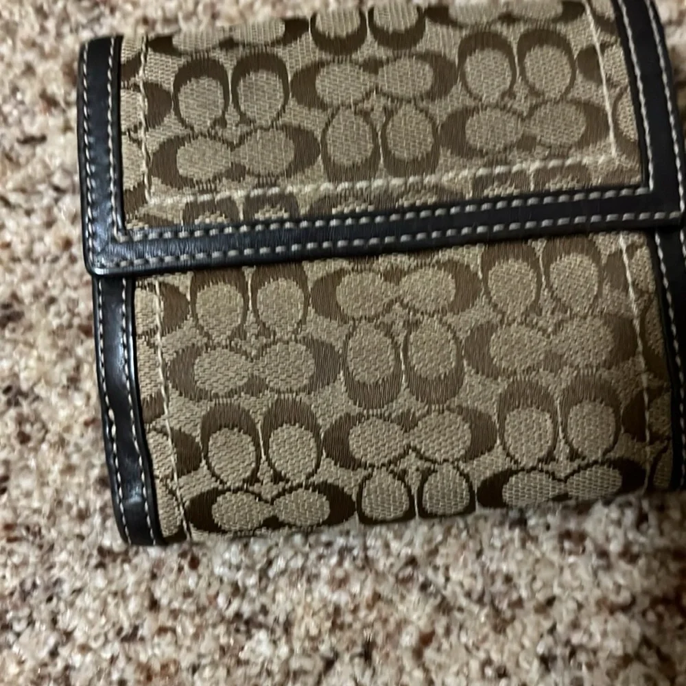 Coach Signature billfold in Brown and Tan - Picture 2 of 3